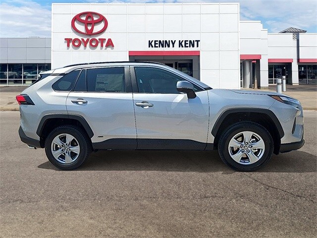 2025 Toyota RAV4 Hybrid XLE photo 2