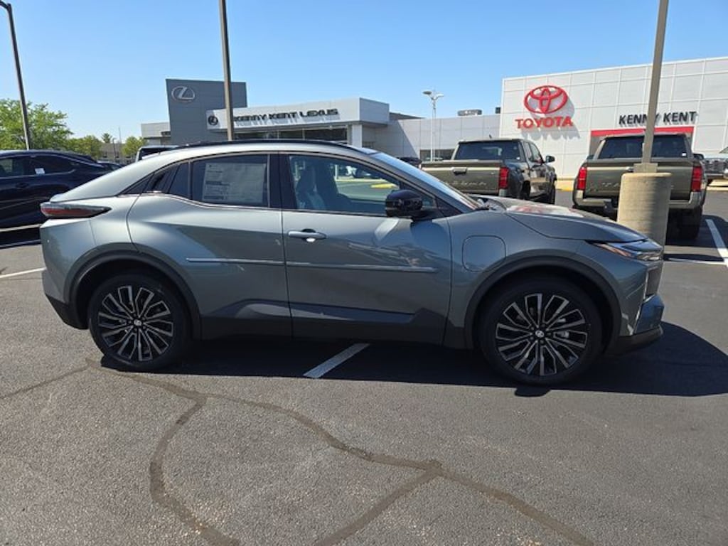 New 2026 Toyota C-HR XSE SUV