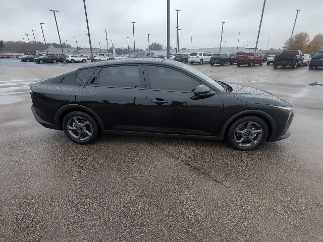 2025 Kia K4 LXS photo 2