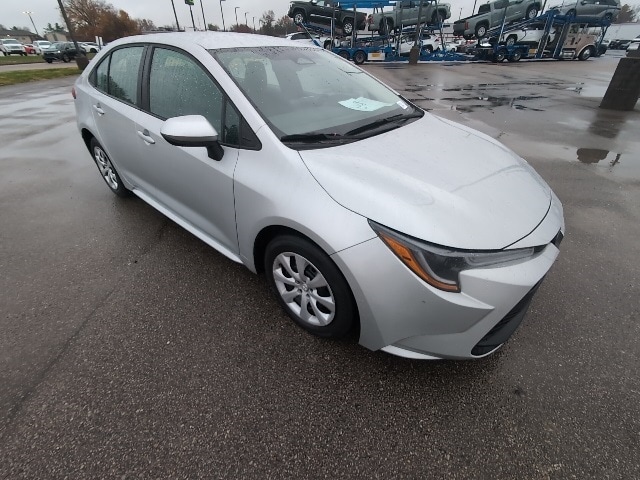 2024 Toyota Corolla LE's photo