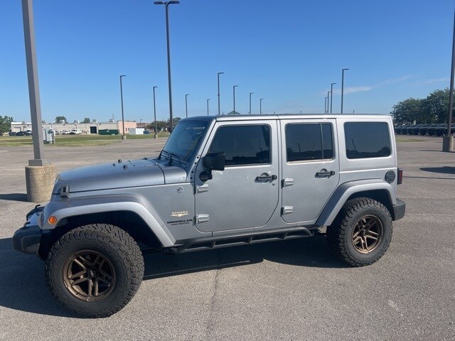 2015 Jeep Wrangler Unlimited Sahara photo 2