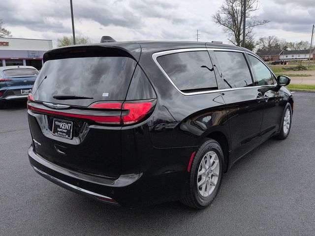 2024 Chrysler Pacifica Touring L - Photo 7