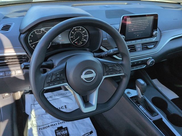 2025 Nissan Altima SV - Photo 13
