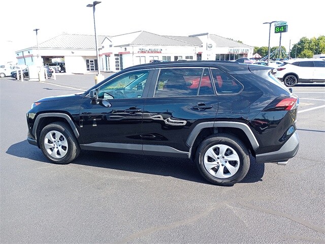 2021 Toyota RAV4 LE photo 2