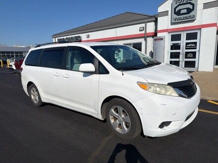 2013 Toyota Sienna LE Van