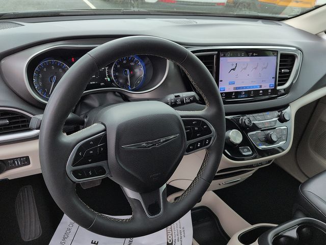 2024 Chrysler Pacifica Touring L - Photo 12