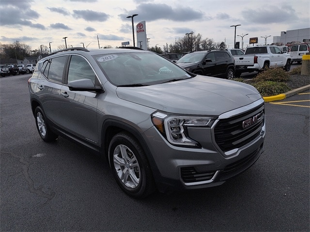 2023 GMC Terrain SLE's photo