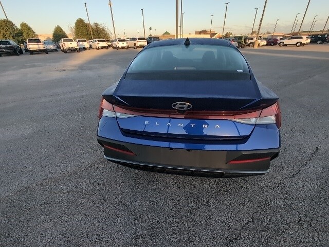 2024 Hyundai Elantra SE photo 4