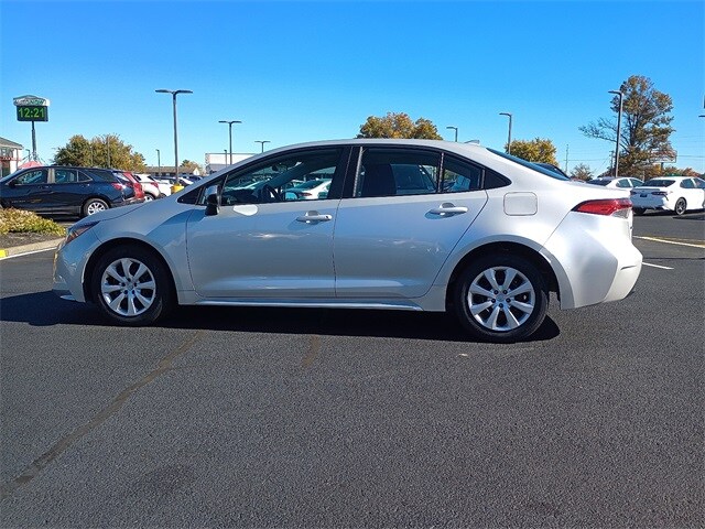 2024 Toyota Corolla LE photo 4