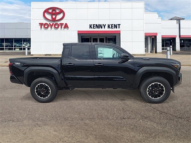 2025 Toyota Tacoma TRD photo 2
