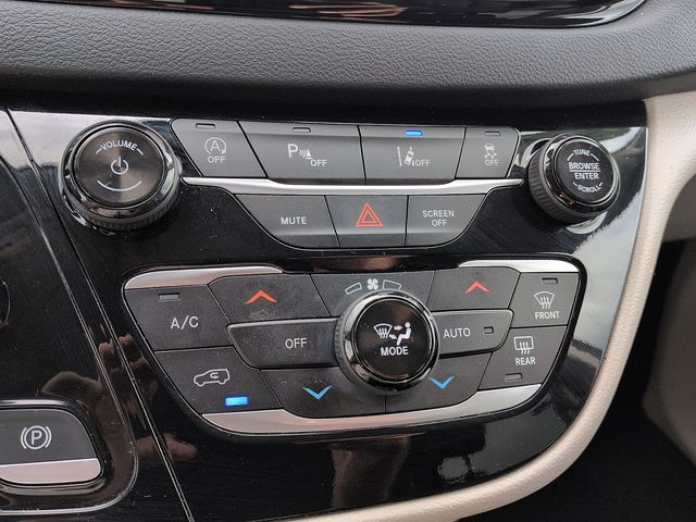 2024 Chrysler Pacifica Touring L - Photo 24