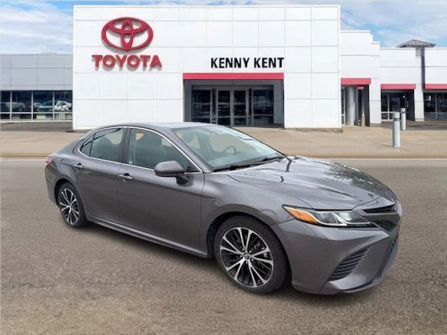 2020 Toyota Camry SE Sedan