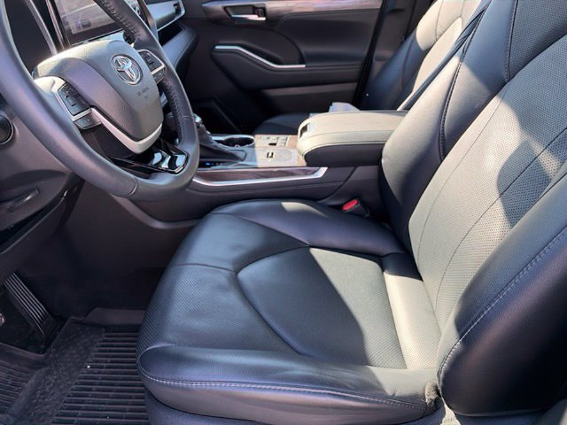 Used 2023 Toyota Highlander Hybrid Limited SUV