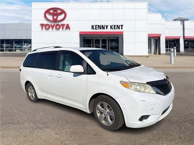 2013 Toyota Sienna LE Van