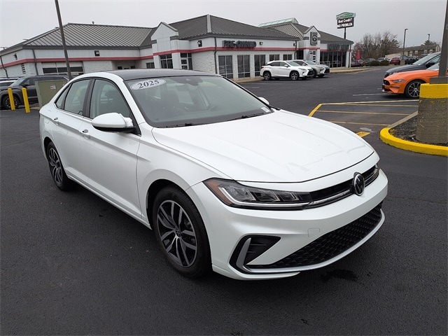 2025 Volkswagen Jetta SE's photo