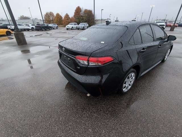 2024 Toyota Corolla LE photo 3