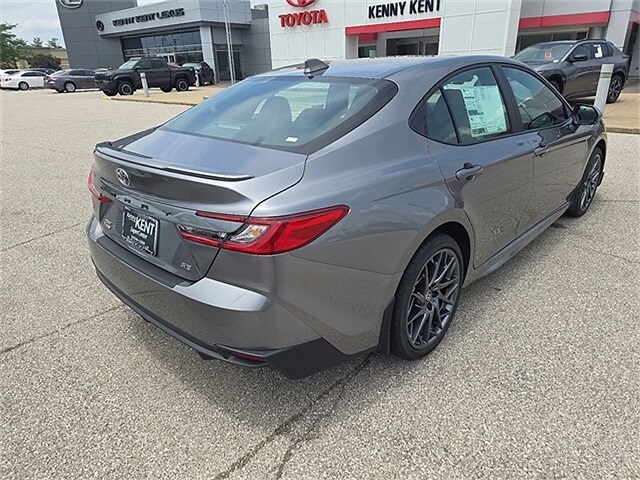 2025 Toyota Camry SE photo 3