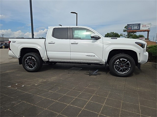 2025 Toyota Tacoma TRD Sport photo 2