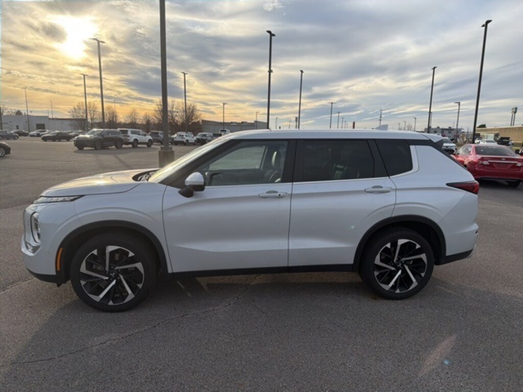 Used 2022 Mitsubishi Outlander SE CUV