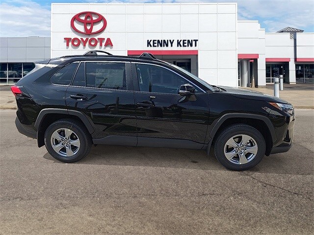 2025 Toyota RAV4 XLE photo 2