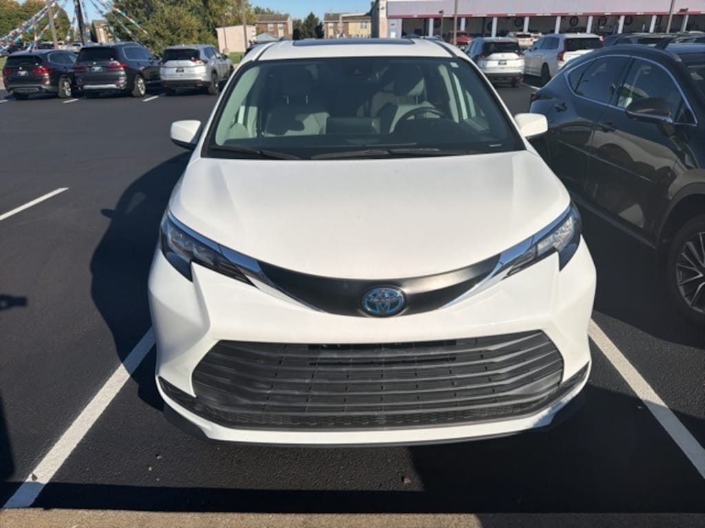 Used 2021 Toyota Sienna LE Van
