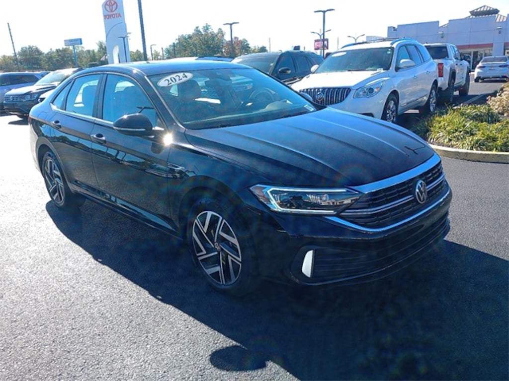Used 2024 Volkswagen Jetta 1.5T SEL Sedan