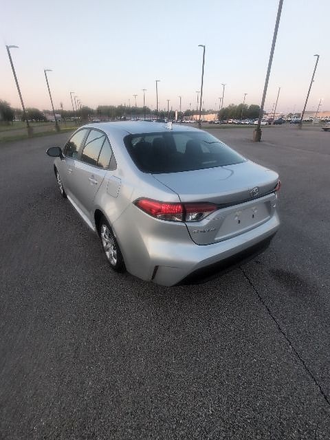 2025 Toyota Corolla LE - Photo 8