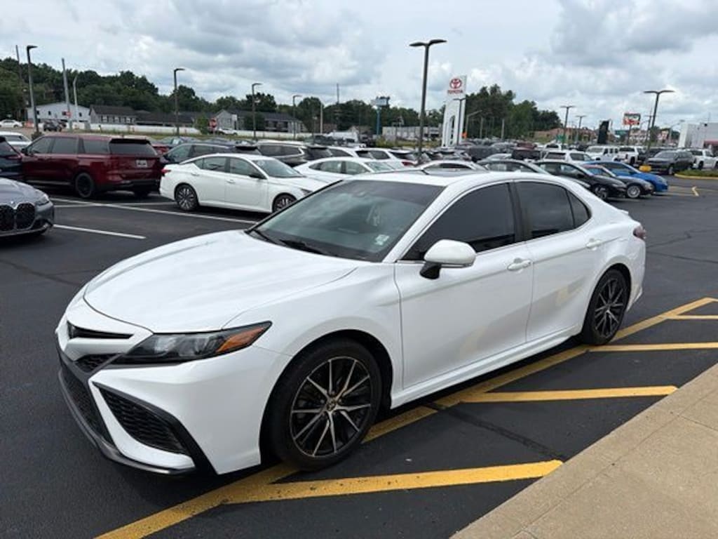 Used 2021 Toyota Camry SE Sedan
