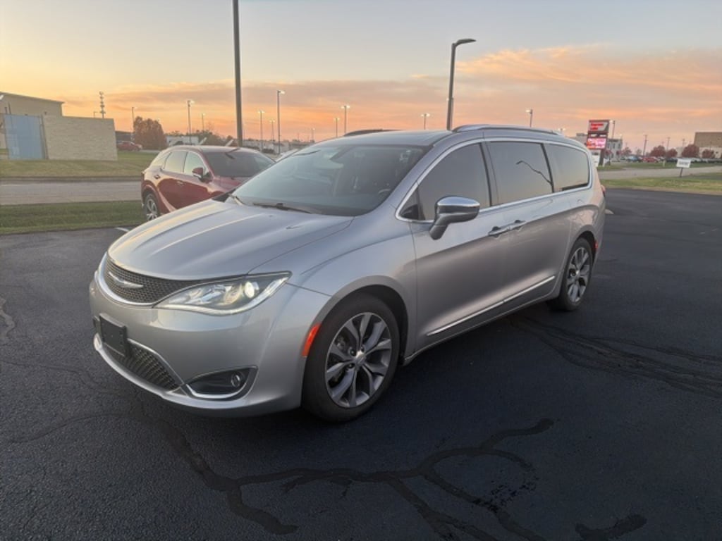 Used 2018 Chrysler Pacifica Limited Van