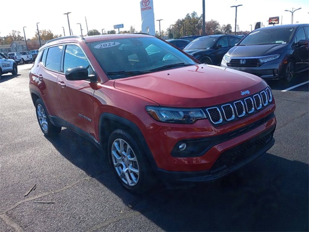Used 2024 Jeep Compass Latitude Lux SUV