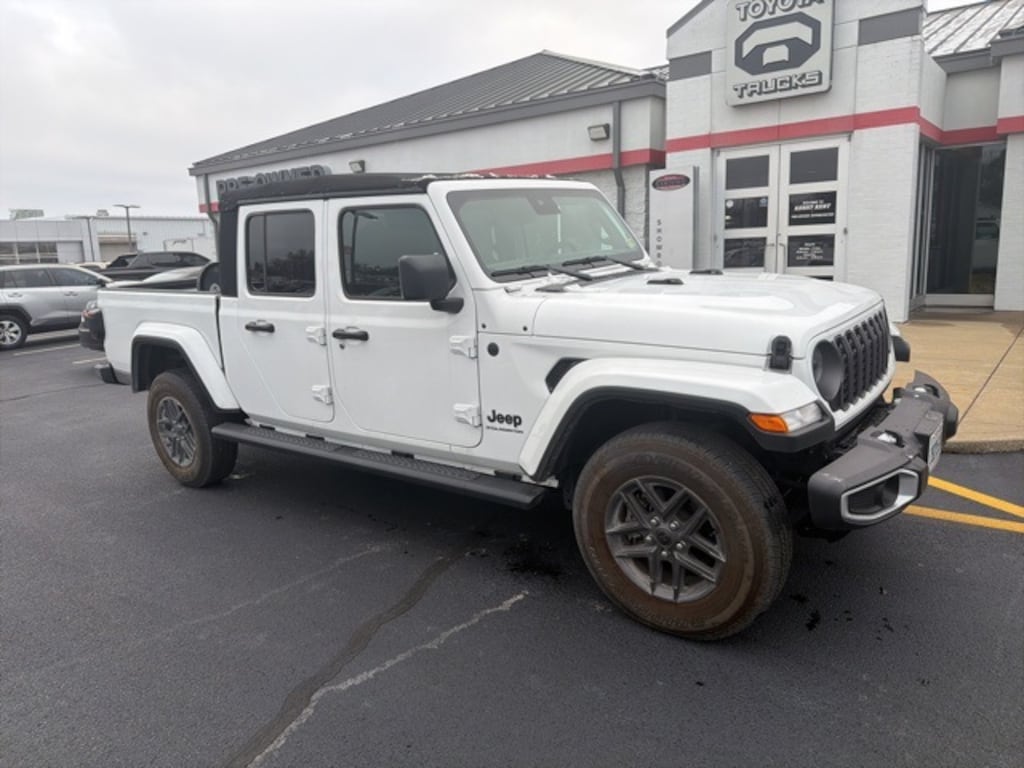Used 2024 Jeep Gladiator Sport Truck Crew Cab