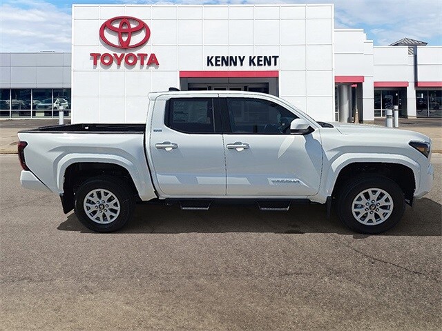 2025 Toyota Tacoma SR5 photo 2
