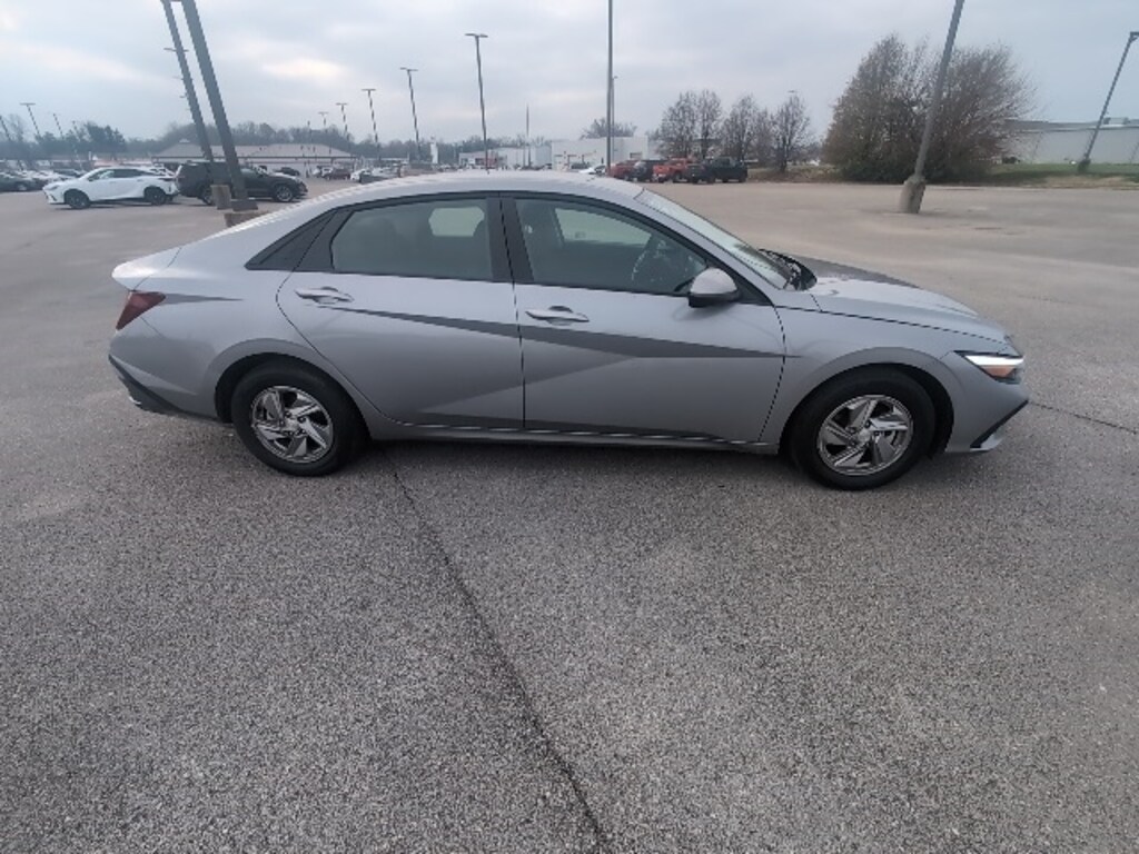 Used 2025 Hyundai Elantra SE Sedan