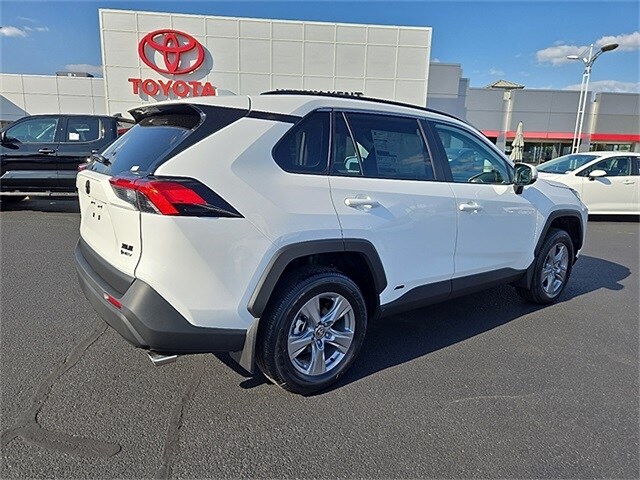 2025 Toyota RAV4 Hybrid XLE photo 3