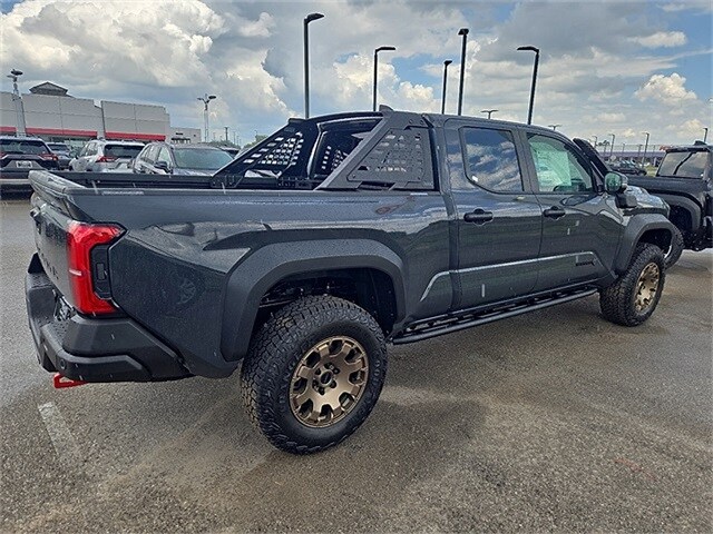 2025 Toyota Tacoma Trailhunter photo 2