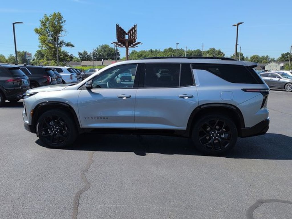 Used 2025 Chevrolet Traverse RS SUV