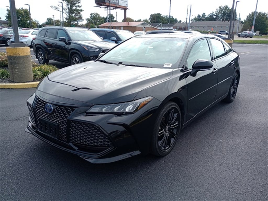 Certified 2022 Toyota Avalon Hybrid XSE Sedan