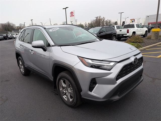 2025 Toyota RAV4 XLE's photo