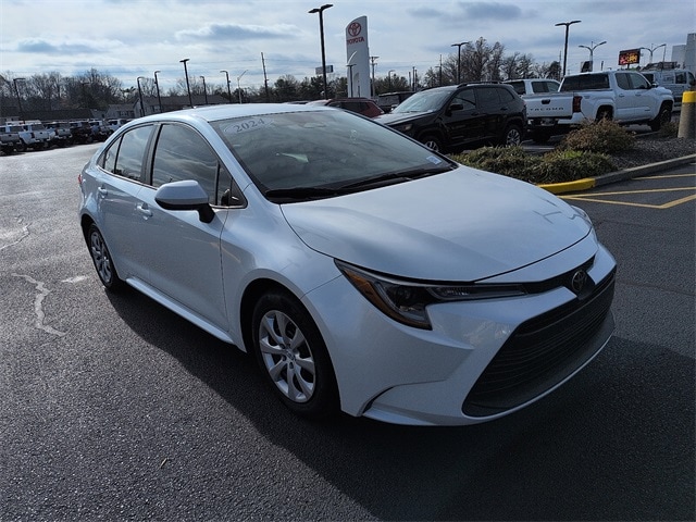 2024 Toyota Corolla LE's photo