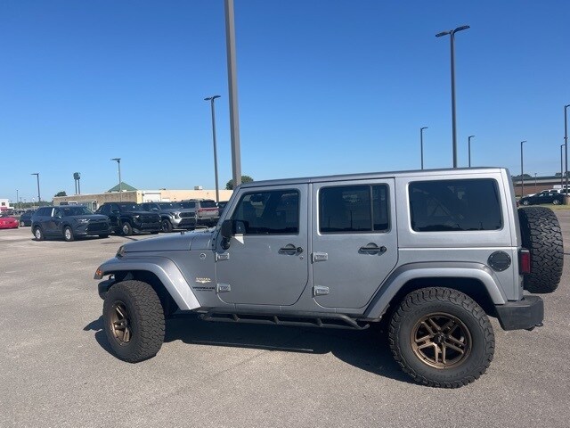 2015 Jeep Wrangler Unlimited Sahara photo 3