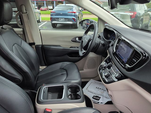 2024 Chrysler Pacifica Touring L - Photo 10