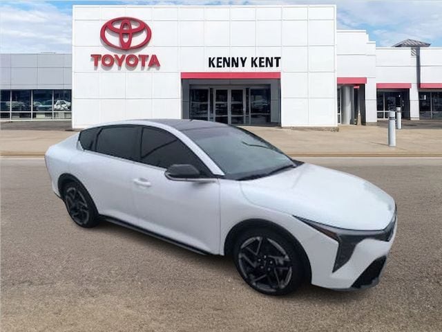 2025 Kia K4 GT-Line AT's photo