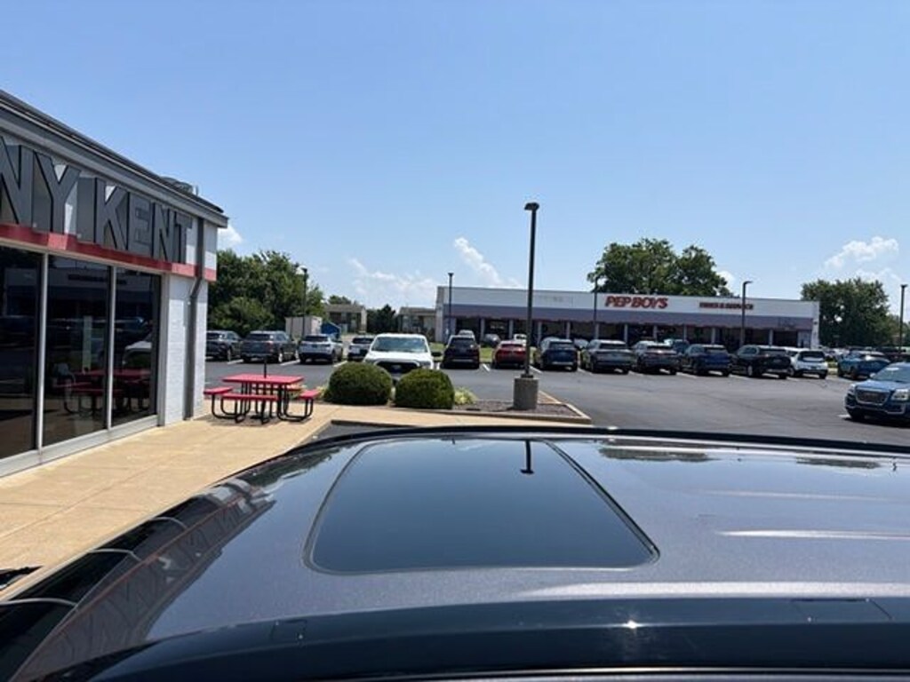 Used 2018 Toyota Highlander SE SUV