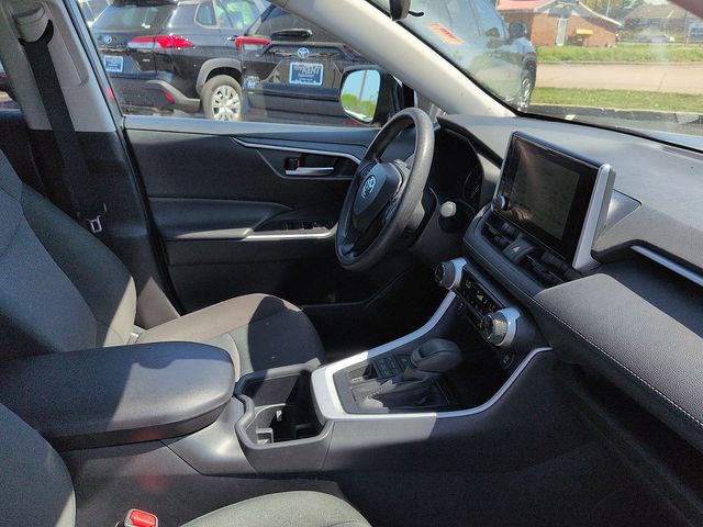 2025 Toyota RAV4 XLE - Photo 10