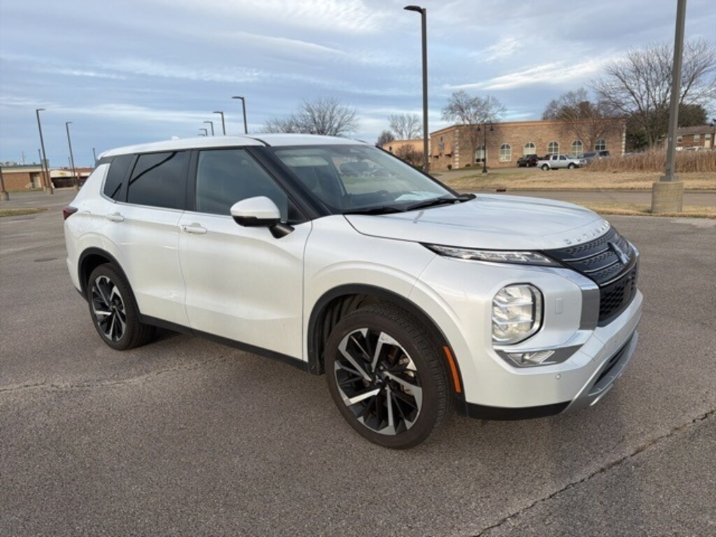Used 2022 Mitsubishi Outlander SE CUV
