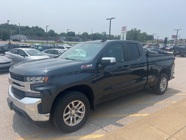 Used 2019 Chevrolet Silverado 1500 LT with VIN 1GCRYDED3KZ333164 for sale in Evansville, IN