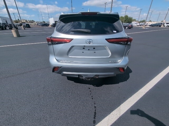 2022 Toyota Highlander XLE photo 3