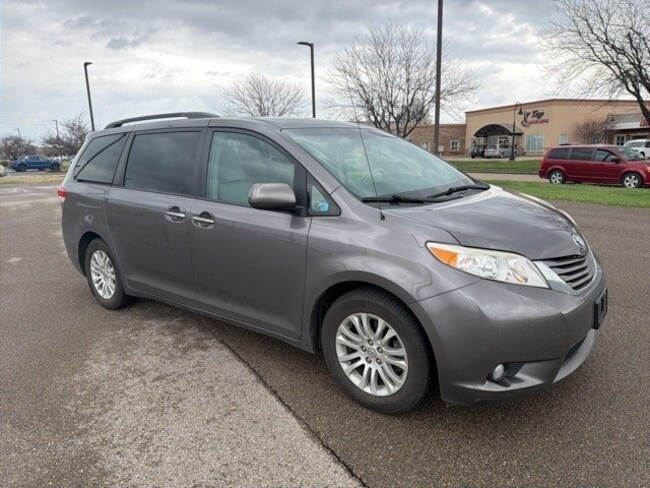 2013 Toyota Sienna XLE Van