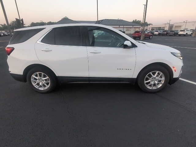 2022 Chevrolet Equinox LT photo 2