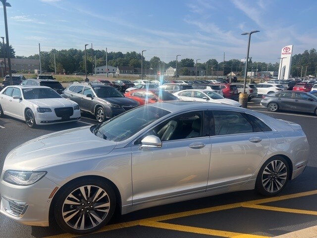 2019 Lincoln MKZ Hybrid Reserve photo 2